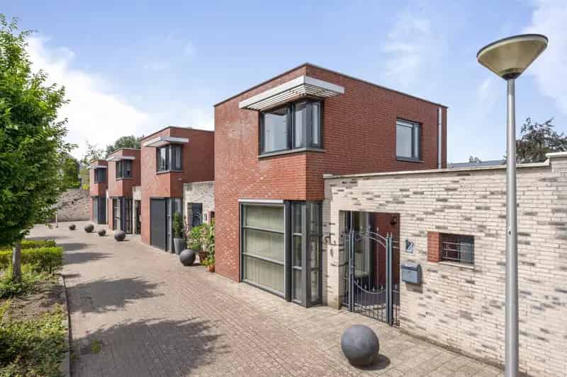 Semibungalow 55-plussers Klein Sander Tuin Patio Zonnepanelen