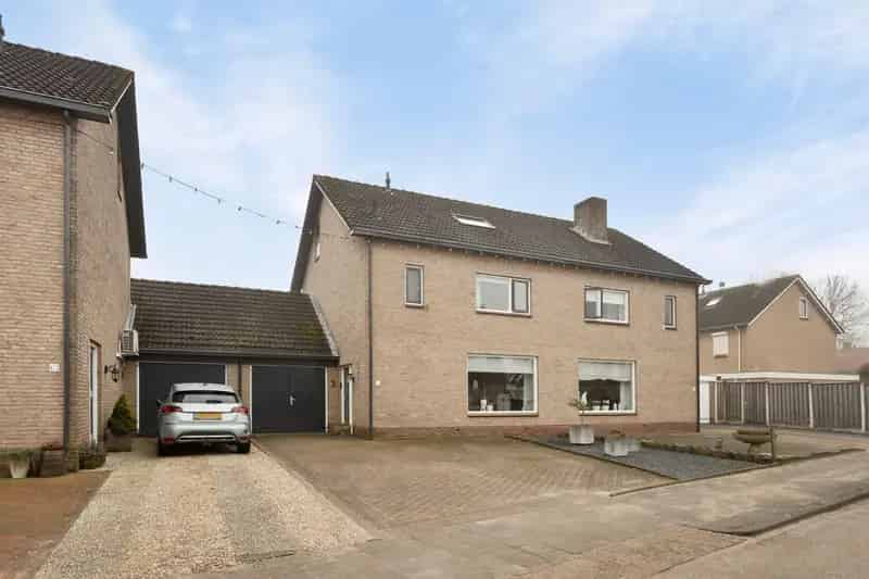 Ruime gezinswoning te Genderen met 4 slaapkamers en zonnige tuin