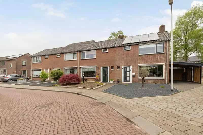 Huis te koop Vaassen Smutsstraat: 3 slaapkamers, zonnige tuin