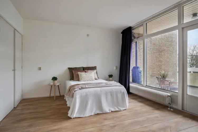 Ruim 5-kamer appartement Overvecht