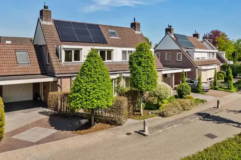 Tweekapper Leusden 4 slaapkamers moderne badkamer 9 zonnepanelen