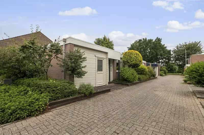 Patiobungalow te Huissen  Ruime Woonkamer 2 Slaapkamers Garage Tuin