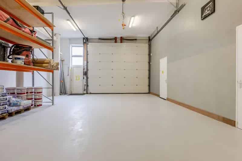 Bedrijfshal Reeuwijk te koop: 360m2, bedrijfswoning, showroom