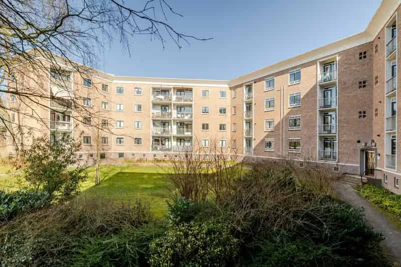 Appartement te koop Breda Zuid: Sfeervol 4-kamer hoekappartement Sterflat