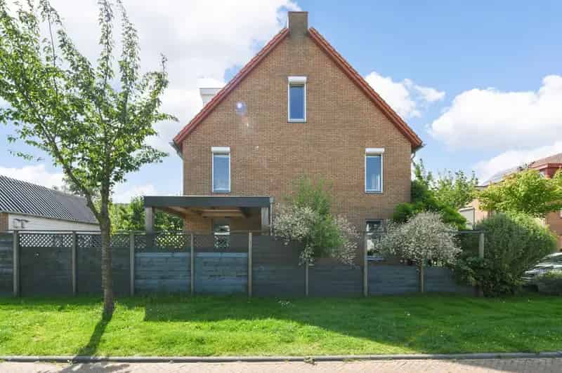 Moderne Tweekapper 5 Slaapkamers Aalsmeer