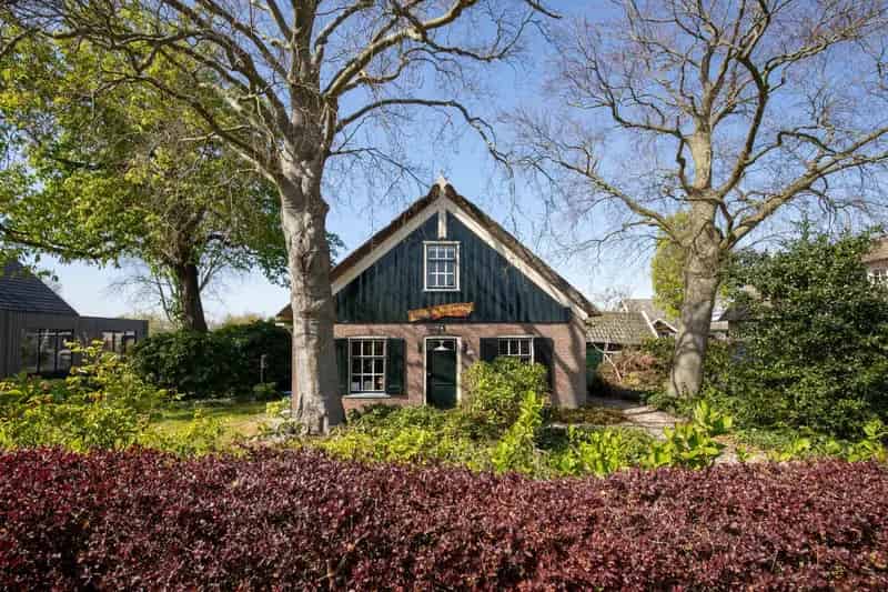Monumentale woonboerderij Aalsmeer  Authentiek Rieten Dak Aanleg Steiger