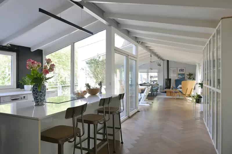 Watervilla Rotterdam Crooswijk: Luxe, Ruime en Gerenoveerde Woning