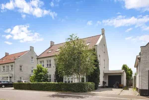 Te Huur: Nette Tussenwoning Borne