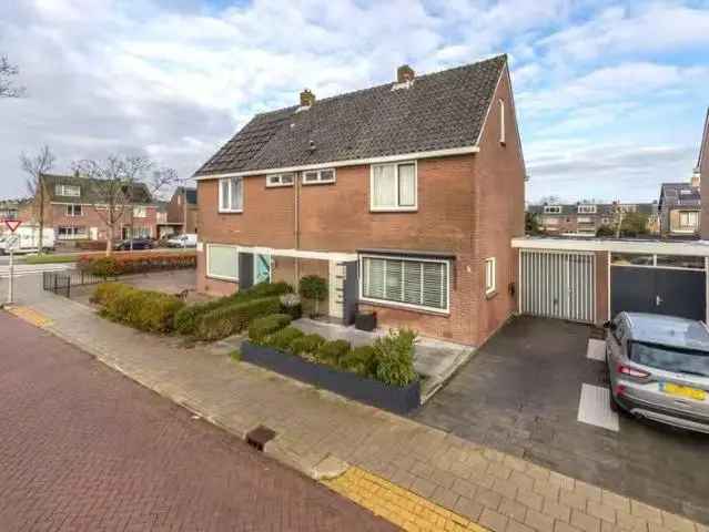 Ruime 2-kapper in De Rijp met 2 badkamers en garage mogelijkheid
