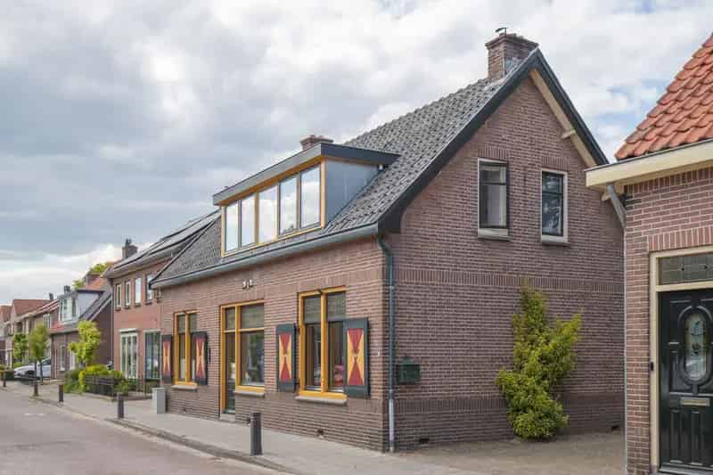 Huis te koop Woudenberg: Karakteristieke jaren 20 woning met grote schuur