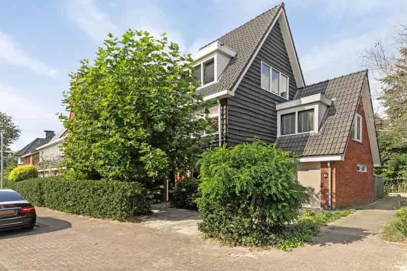 Gasloze gezinswoning 5 slaapkamers Laren NH