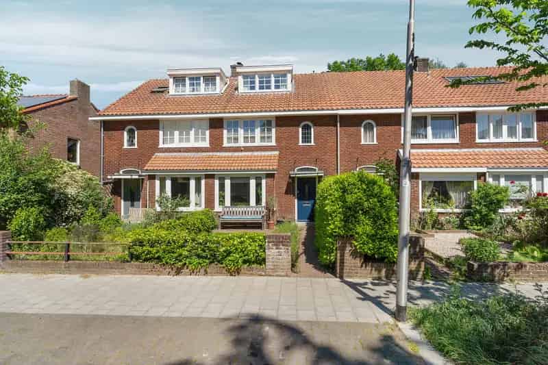 Jaren 30 Tussenwoning Nijmegen 3 slaapkamers Groene Tuin
