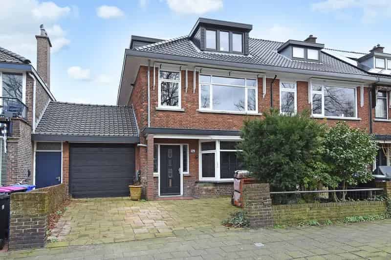 Luxe Familiehuis Voorburg 192m2 Tuin Garage 2 Badkamers