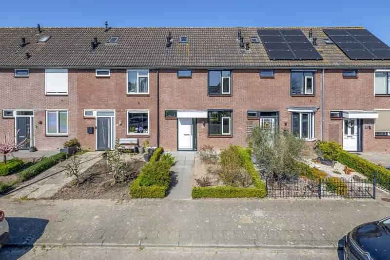 Ruime Tussenwoning Den Bommel 3 Slaapkamers Carport Energielabel B
