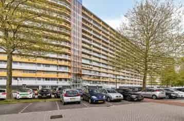 Te Koop: Ruim appartement Pharus 12e verdieping met balkon