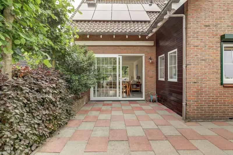 Ruime Instapklare Woning in Waarde met Bijgebouw