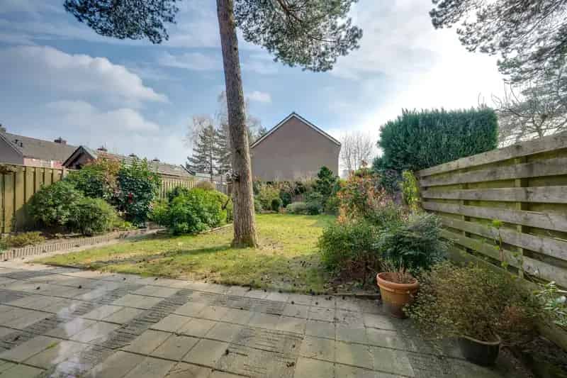 Twee Onder Een Kapwoning Rijen 3 slaapkamers Grote Zolder Garage Tuin