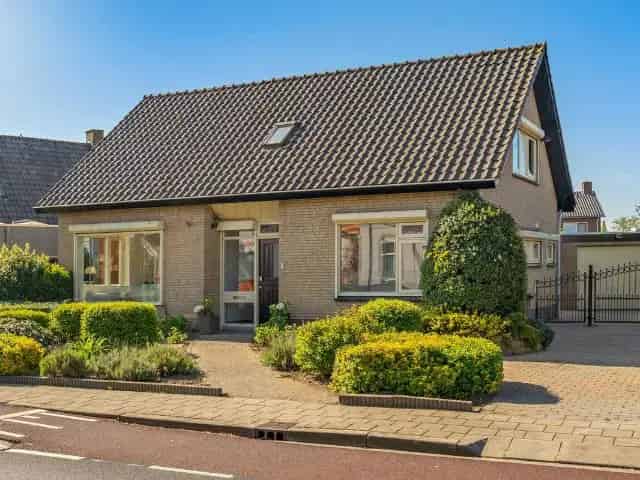 Vrijstaand huis Angeren 195m2 Garage Tuin 560m2