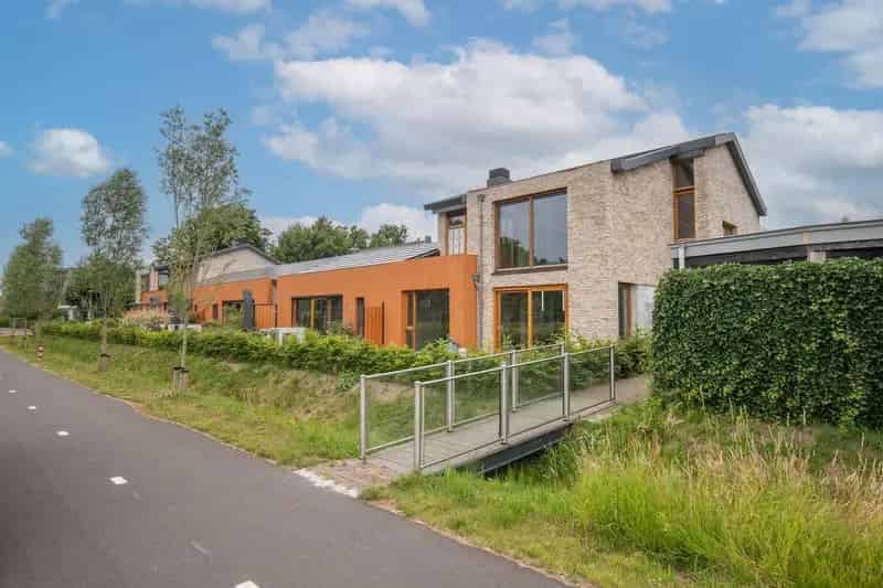 Casco Hoekappartement met Garage en Balkon