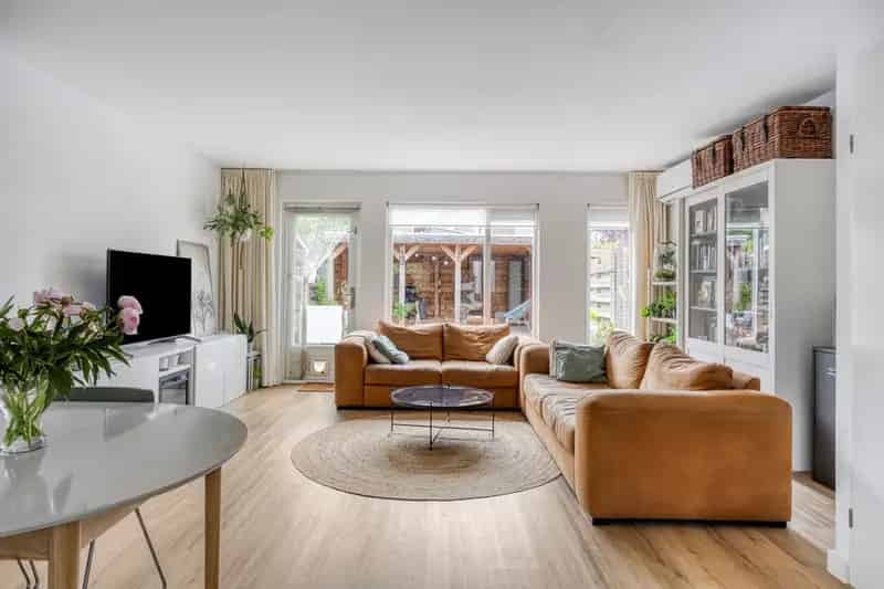 Eindwoning 2 slaapkamers privacy moderne badkamer zonnepanelen