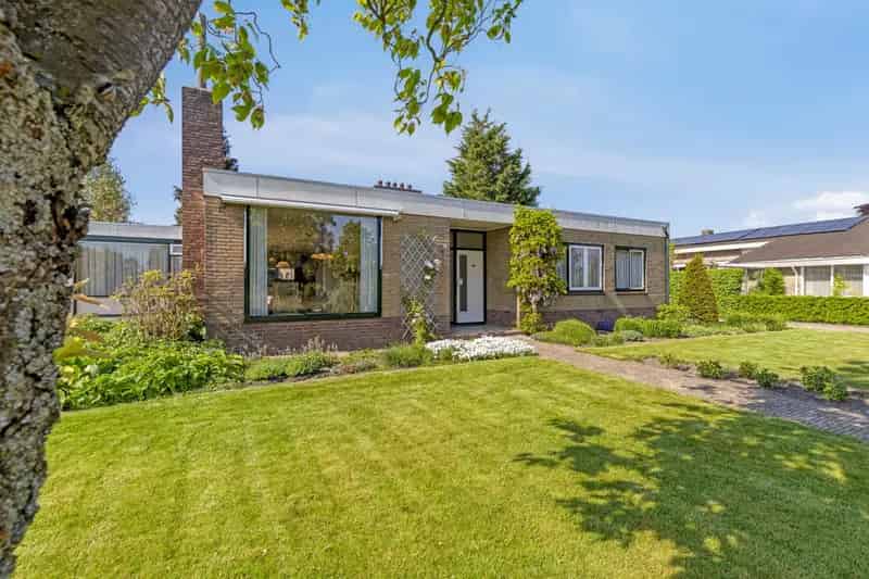 Vrijstaande Bungalow Steenbergen - Ruime woning met uitzicht over water