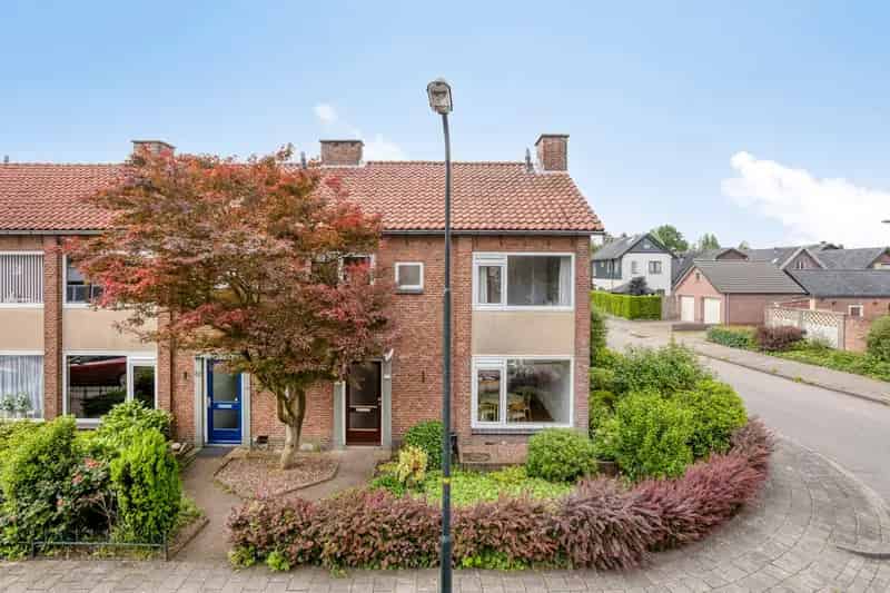 Tussenwoning Apeldoorn 3 slaapkamers garage zonnige tuin