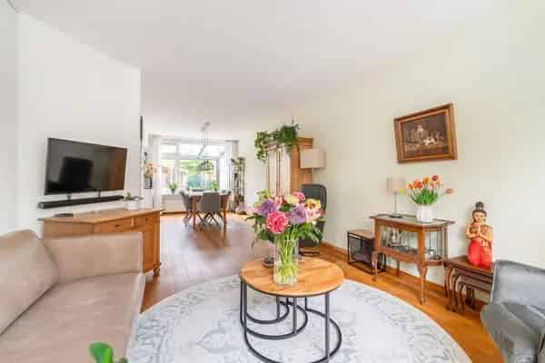 Gezinswoning Wassenaar 4 slaapkamers 2 badkamers Royale serre