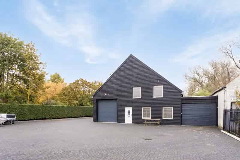 Bedrijfshal Nispen te koop: Kantoor-Woonruimte, Opslag
