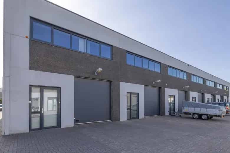 162 m2 Bedrijfsruimte te Koop Weesp