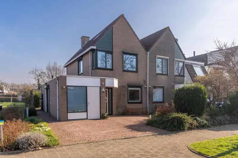 Ruime Tweekapper met 4 slaapkamers nabij voorzieningen