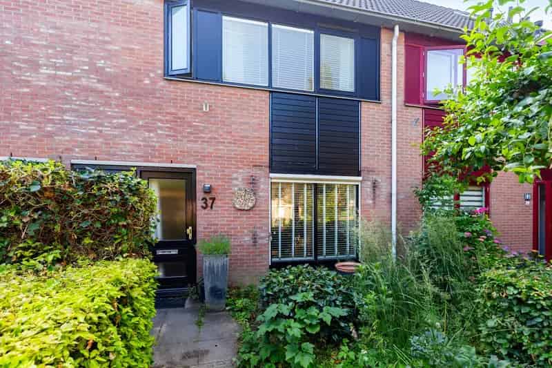 Ruime Tussenwoning Elst 3 slaapkamers Tuin Nabij Park