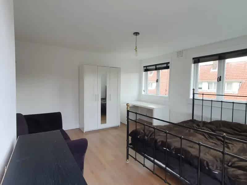 Spaceous room w/ balcony