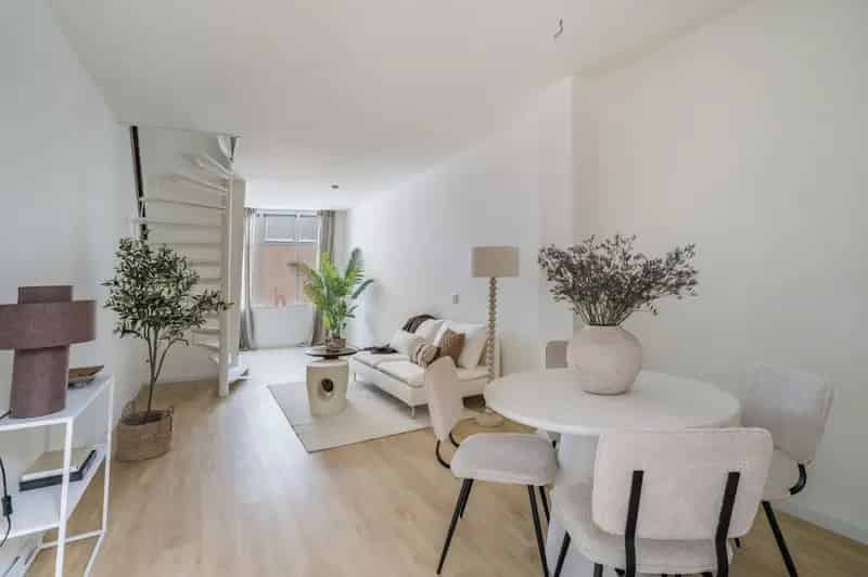 Huis te koop Zaandam: gerenoveerde tussenwoning met tuin