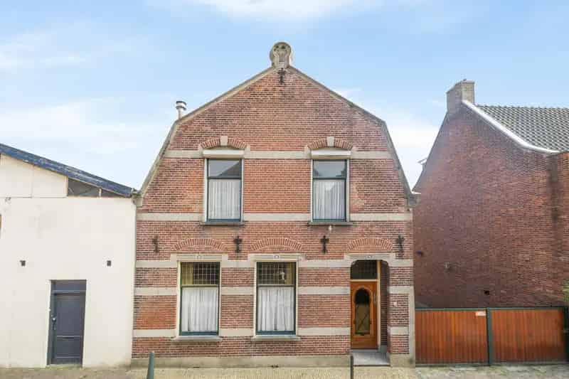 Huis te koop Zevenbergen Kerkstraat 14 Authentieke woning met schuur