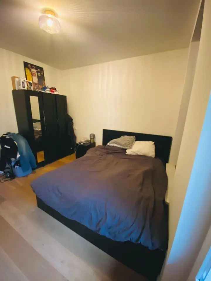 Kamer in gerenoveerd appartement bij Vondelpark 