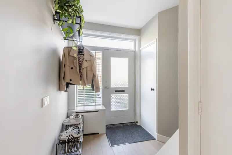 Huis te koop Den Hoorn: Sfeervolle jaren 60 woning met moderne keuken