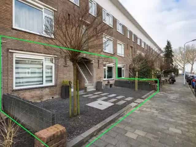 Ruime Benedenwoning Zwanenburg 3 slaapkamers Tuin Vijver