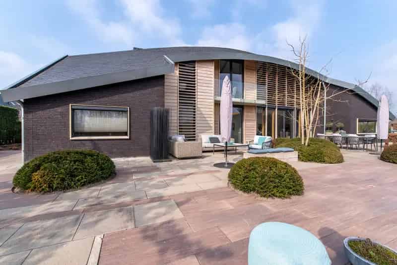 Luxe Villa aan het Water te Veenendaal