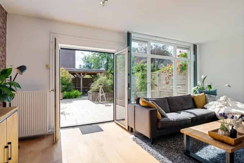 Splitlevelwoning Zoetermeer: 6 Kamer, Dubbele Garage, Zonnige Tuin