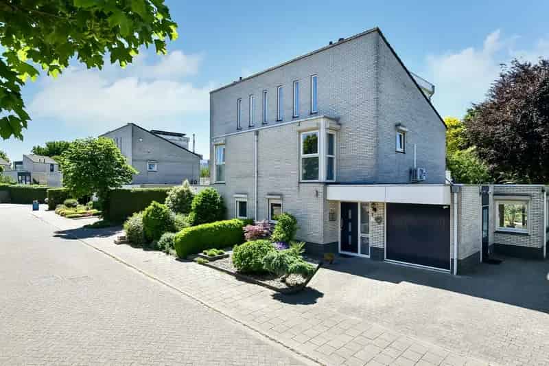Ruime 4 Slaapkamers Twee Onder Een Kap Elst