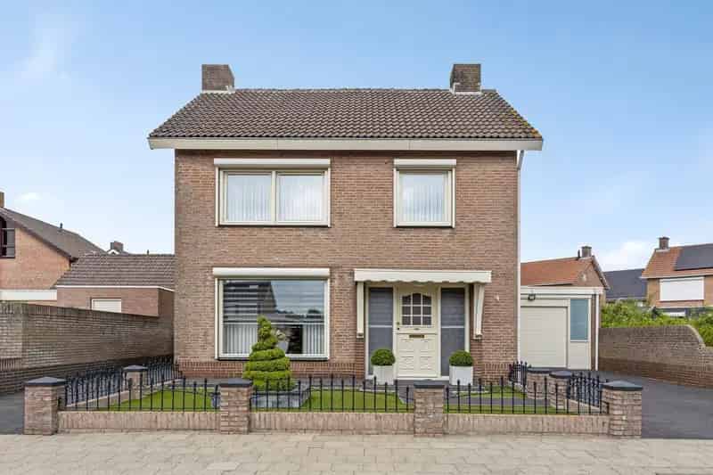Vrijstaande woning te koop in St Willebrord