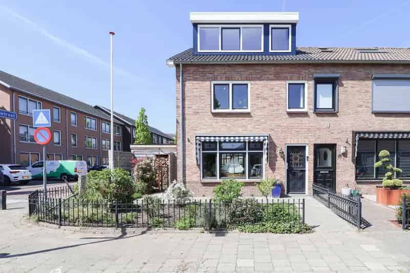 Huis Te Koop , 23, Colijnstraat, Bunschoten-Spakenburg, Utrecht