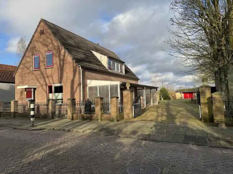 Vrijstaande woning Terheijden met aanbouw en bijgebouw