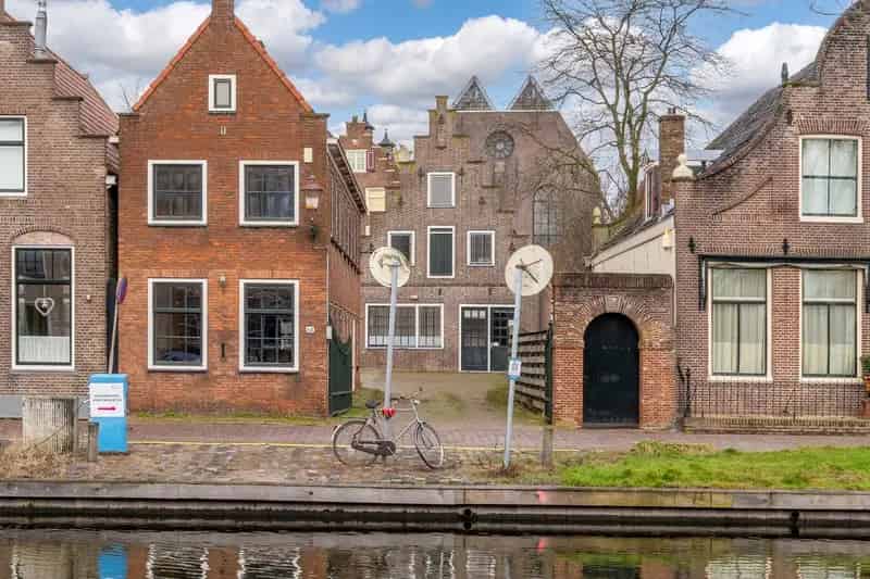 Huis te koop Edam Nieuwehaven: Authentiek Politiehuis