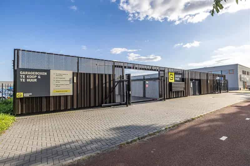 Garagebox Groningen 18m² te Koop - Beveiligd - Hoog Rendement