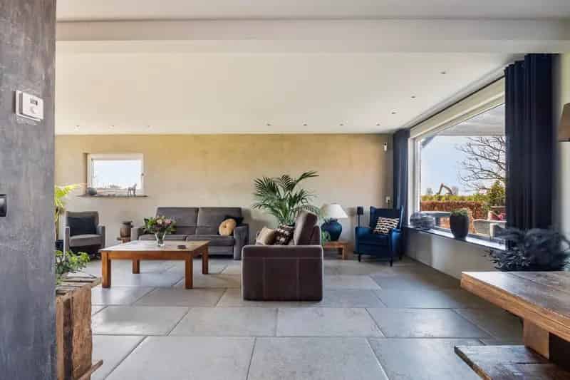 Semi-bungalow met paardenfaciliteiten te Lage Zwaluwe