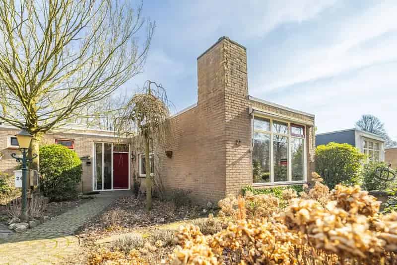 Jaren 70 Tweekapper Almelo 4 slaapkamers Grote Tuin Garage