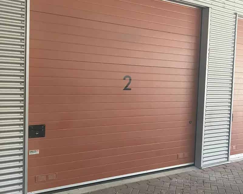 Bedrijfshal Almere te huur: Garagebox 30m² met entresol