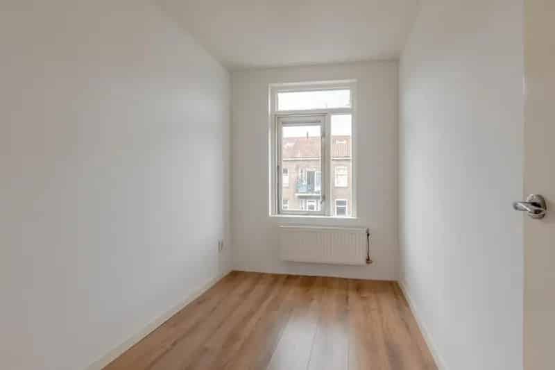 Goed onderhouden 4 kamer appartement Carnisse met balkon