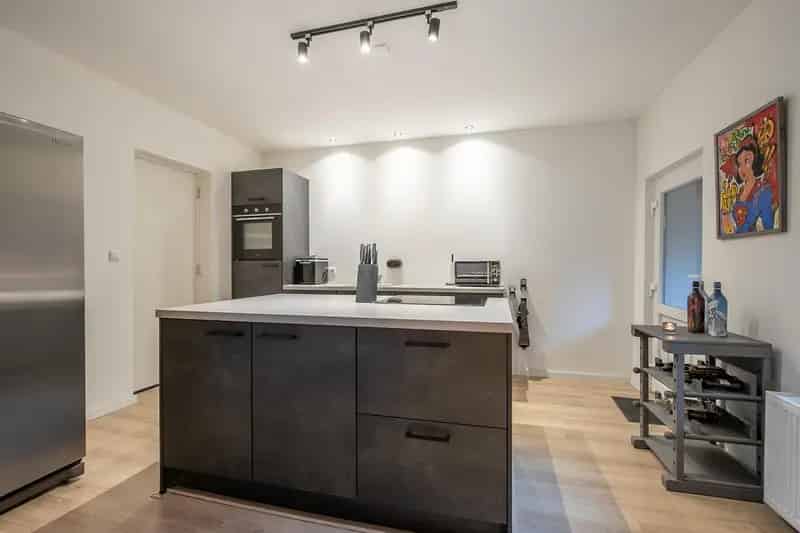 Ruime Tussenwoning 4 Slaapkamers 2 Garages Kerkrade